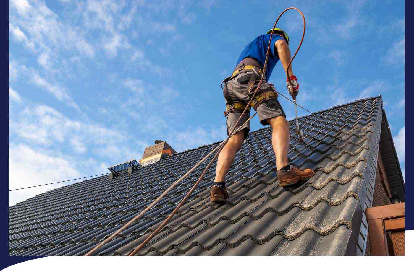 Nettoyage toiture - KENAVO TOITURE : Couvreur Morbihan et Finistère… : Nettoyage, démoussage traitement anti mousse toiture et peinture hydrofuge colorée toit dans le Morbihan 56 et le Finistère 29