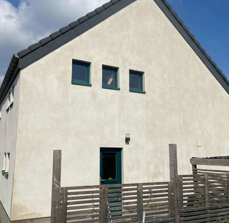 Nettoyage et peinture façade - KENAVO TOITURE : Artisan peintre dans le Morbihan 56 et le Finistère 29  : Nettoyage, démoussage et ravalement peinture façade boiserie ferronnerie,  imperméabilisation et pose de bardage. ... Intervention dans le Morbihan 56 et le Finistère 29