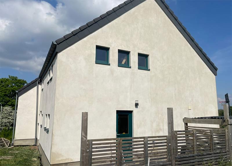 Nettoyage et peinture façade - KENAVO TOITURE : Artisan peintre dans le Morbihan 56 et le Finistère 29  : Nettoyage, démoussage et ravalement peinture façade boiserie ferronnerie,  imperméabilisation et pose de bardage. ... Intervention dans le Morbihan 56 et le Finistère 29