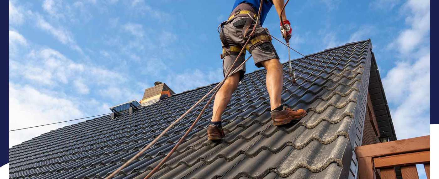 Nettoyage toiture - KENAVO TOITURE : Couvreur Morbihan et Finistère… : Nettoyage, démoussage traitement anti mousse toiture et peinture hydrofuge colorée toit dans le Morbihan 56 et le Finistère 29