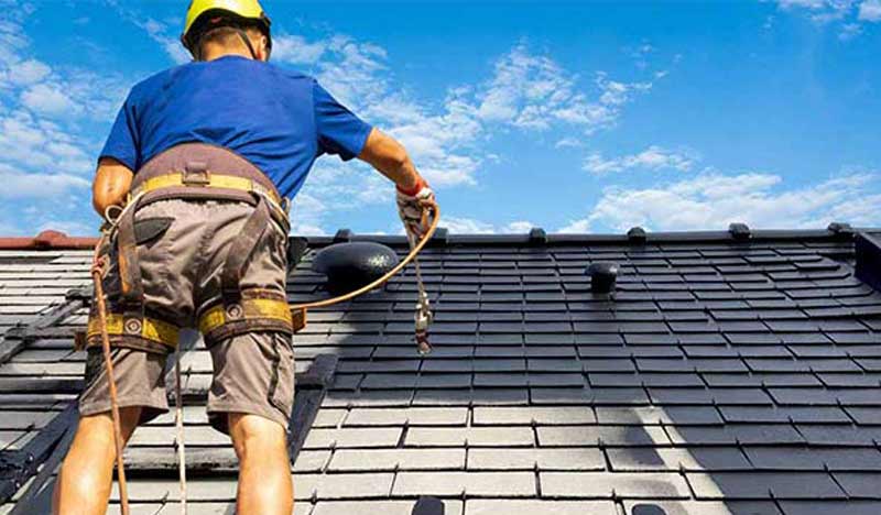 Nettoyage toiture - KENAVO TOITURE : Couvreur Morbihan et Finistère… : Nettoyage, démoussage traitement anti mousse toiture et peinture hydrofuge colorée toit dans le Morbihan 56 et le Finistère 29