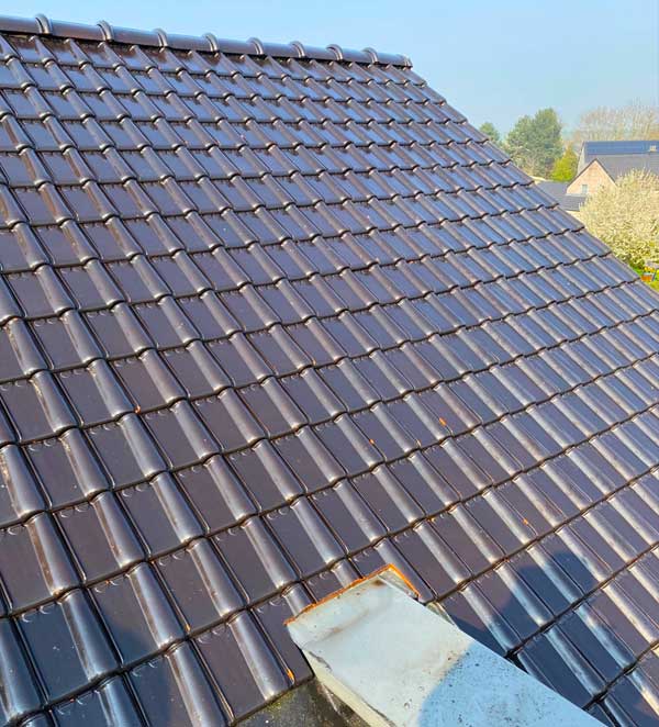 KENAVO TOITURE : Entreprise générale de rénovation de maison. Artisan couvreur dans le Morbihan 56 et le Finistère 29 … Travaux de couverture, zinguerie, nettoyage démoussage peinture hydrofuge toiture, étanchéité toit plat terrasse, isolation toiture et combles, nettoyage ravalement peinture imperméabilisation façade, pose de bardage, nettoyage des extérieurs dans le Morbihan 56 et le Finistère 29